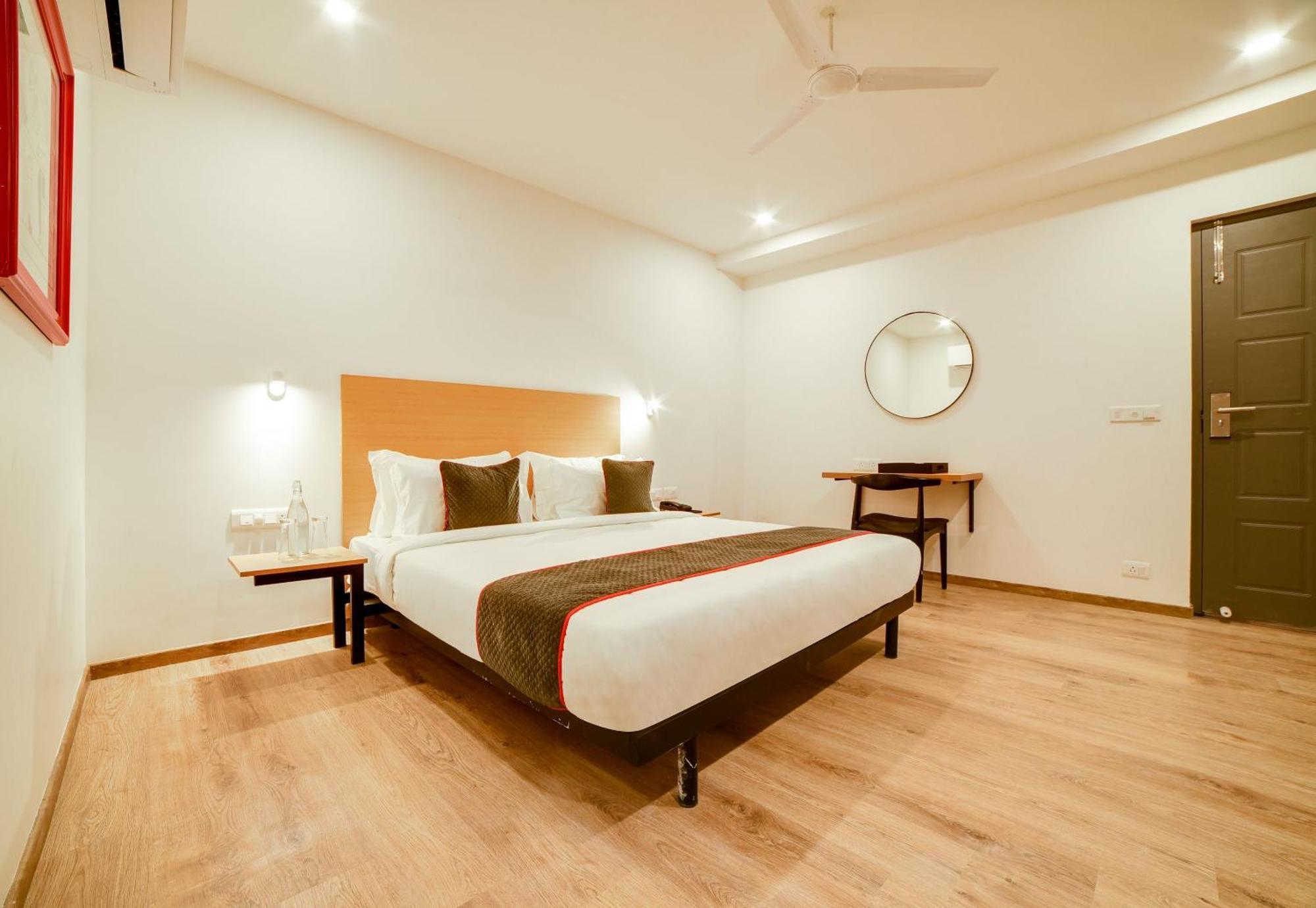 Super Townhouse Hosur Main Road Bommanahalli Near Gopalan Innovation Mall Bangalore Exterior foto
