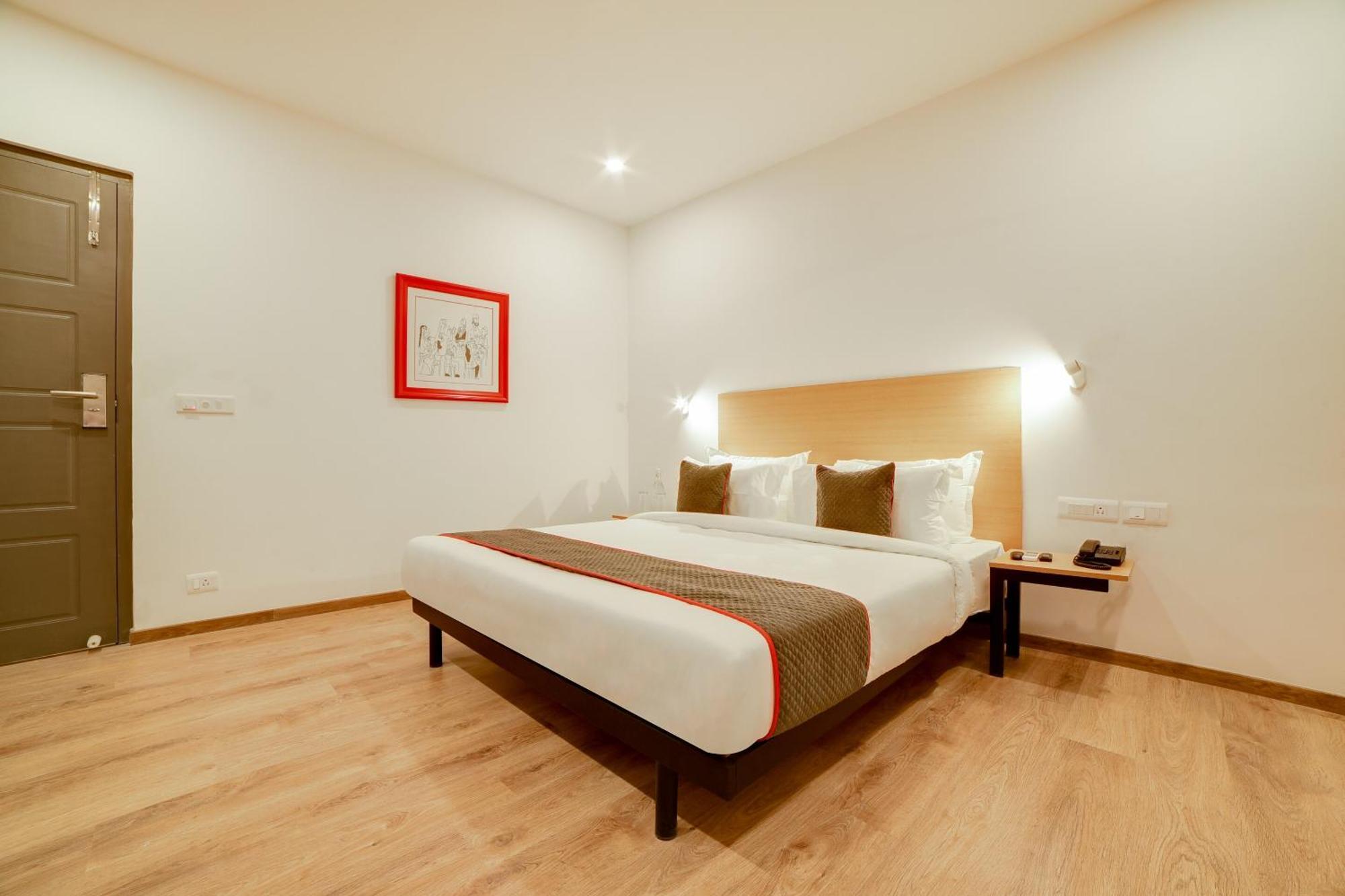 Super Townhouse Hosur Main Road Bommanahalli Near Gopalan Innovation Mall Bangalore Exterior foto