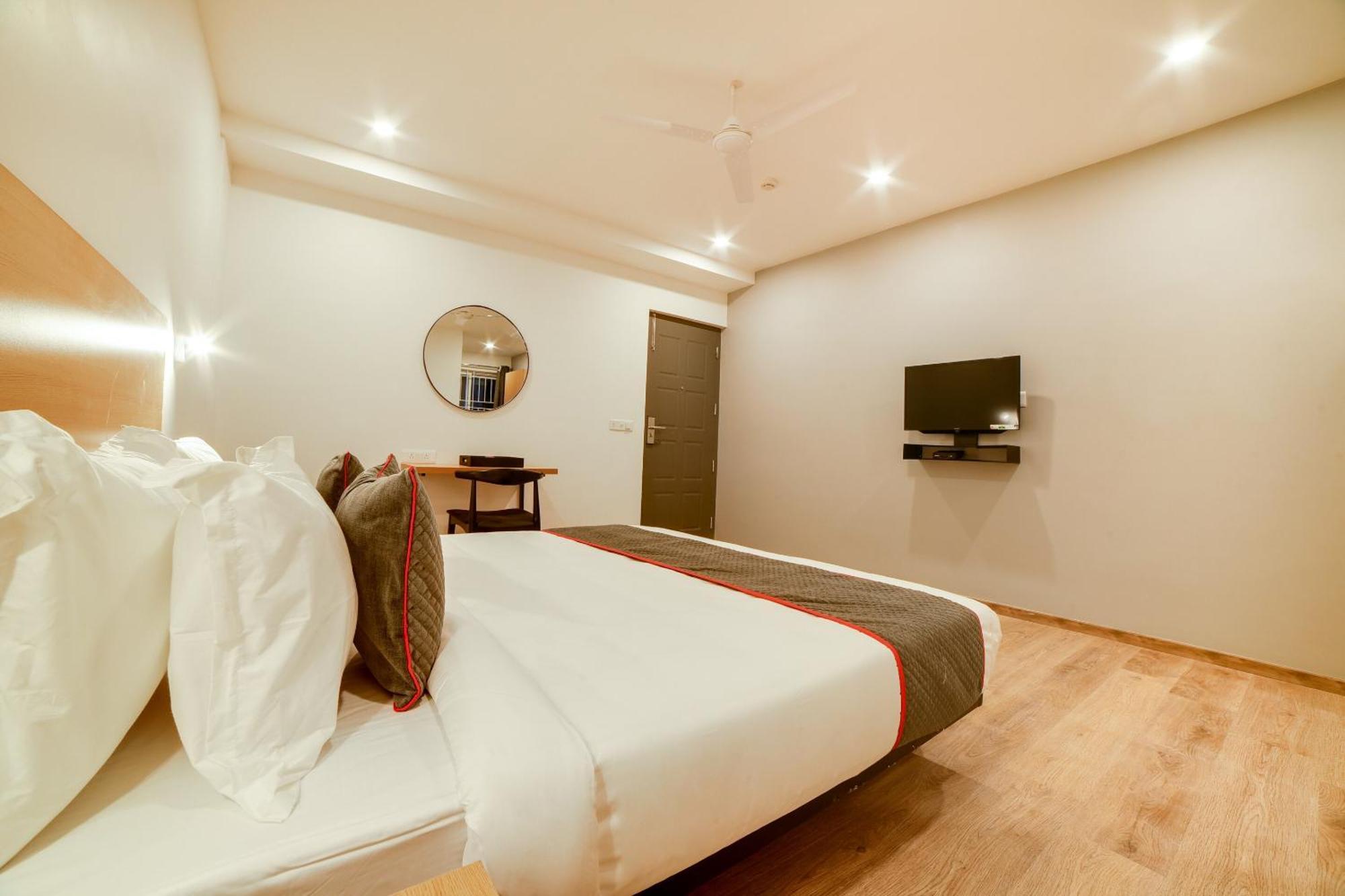 Super Townhouse Hosur Main Road Bommanahalli Near Gopalan Innovation Mall Bangalore Exterior foto