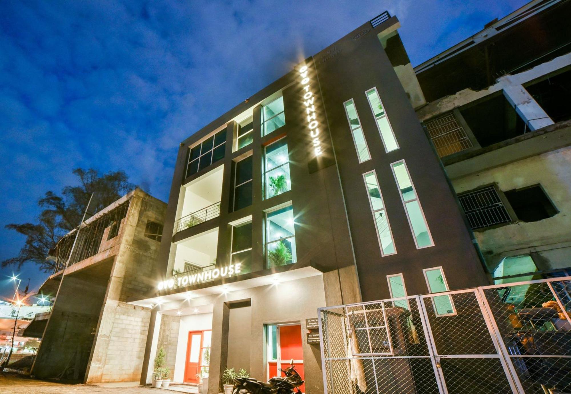 Super Townhouse Hosur Main Road Bommanahalli Near Gopalan Innovation Mall Bangalore Exterior foto